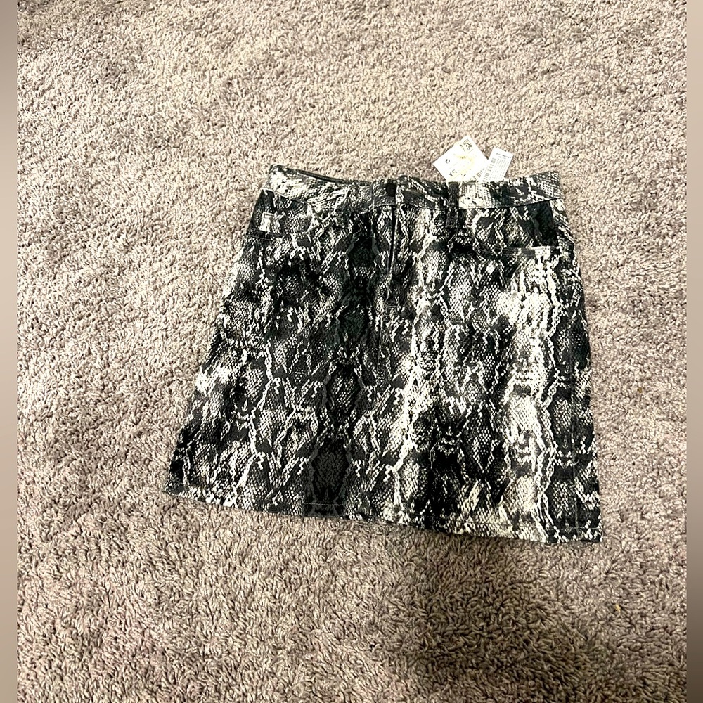Brand New Snake mini skirt ‼️‼️